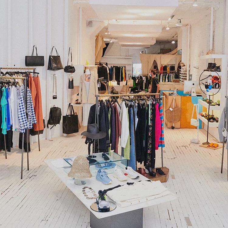 <h3 style="text-align: center;">Assembly NY</h3>

<p style="text-align: center;">One of the Lower East Side's hippest mainstays. Venture into this bright, white-washed boutique for the trendiest in new and vintage clothing.</p>

<p style="text-align: center;"><a class="overlay-link" href="/neighborhood-map#category_id=2&location_id=7">See on Map</a></p>
